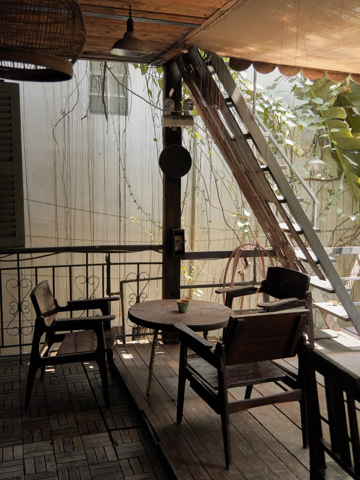 The wooden post and ladder leading up to the treehouse loft