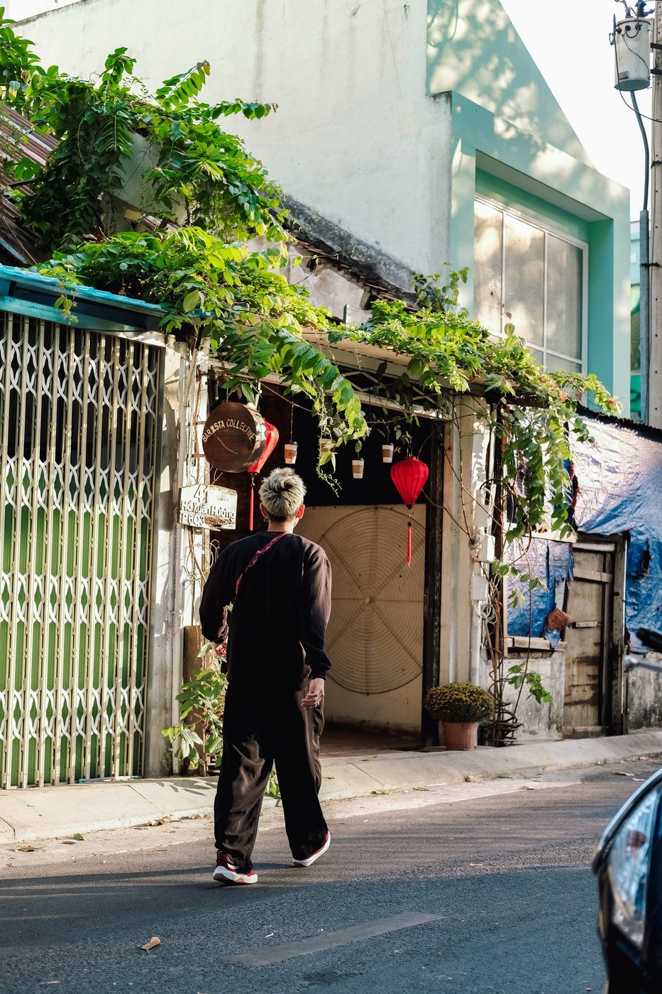 Street-meets-cafe; alleyway exteriors, pour-over, interior lighting