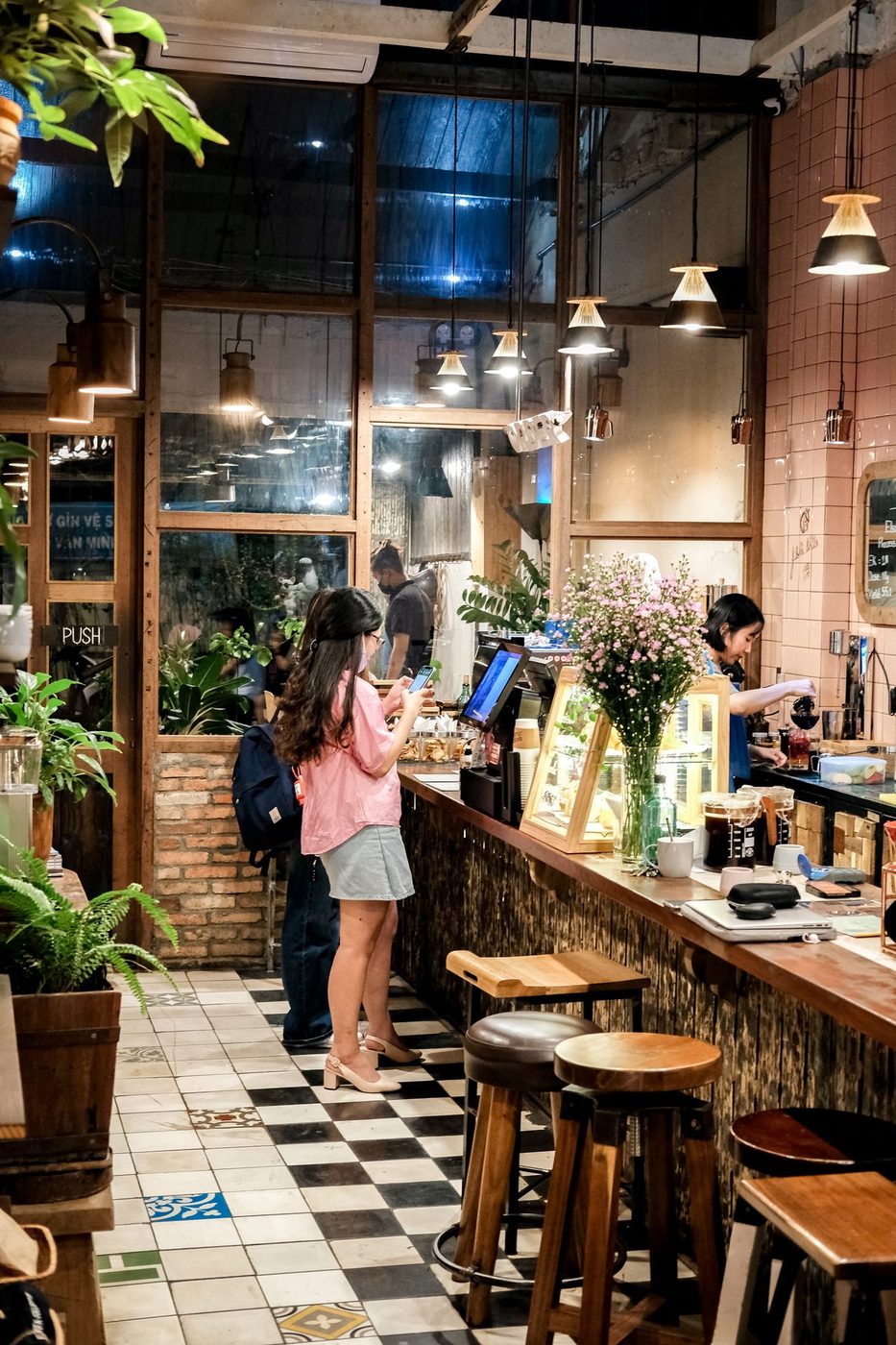 Social, lively; customer groups, serving trays, exterior signage