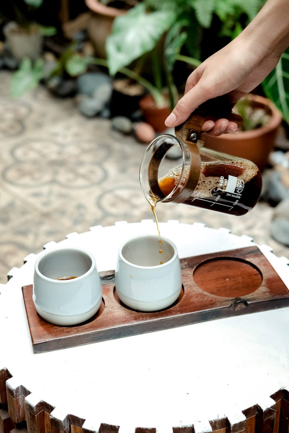 Social, lively; customer groups, serving trays, exterior signage
