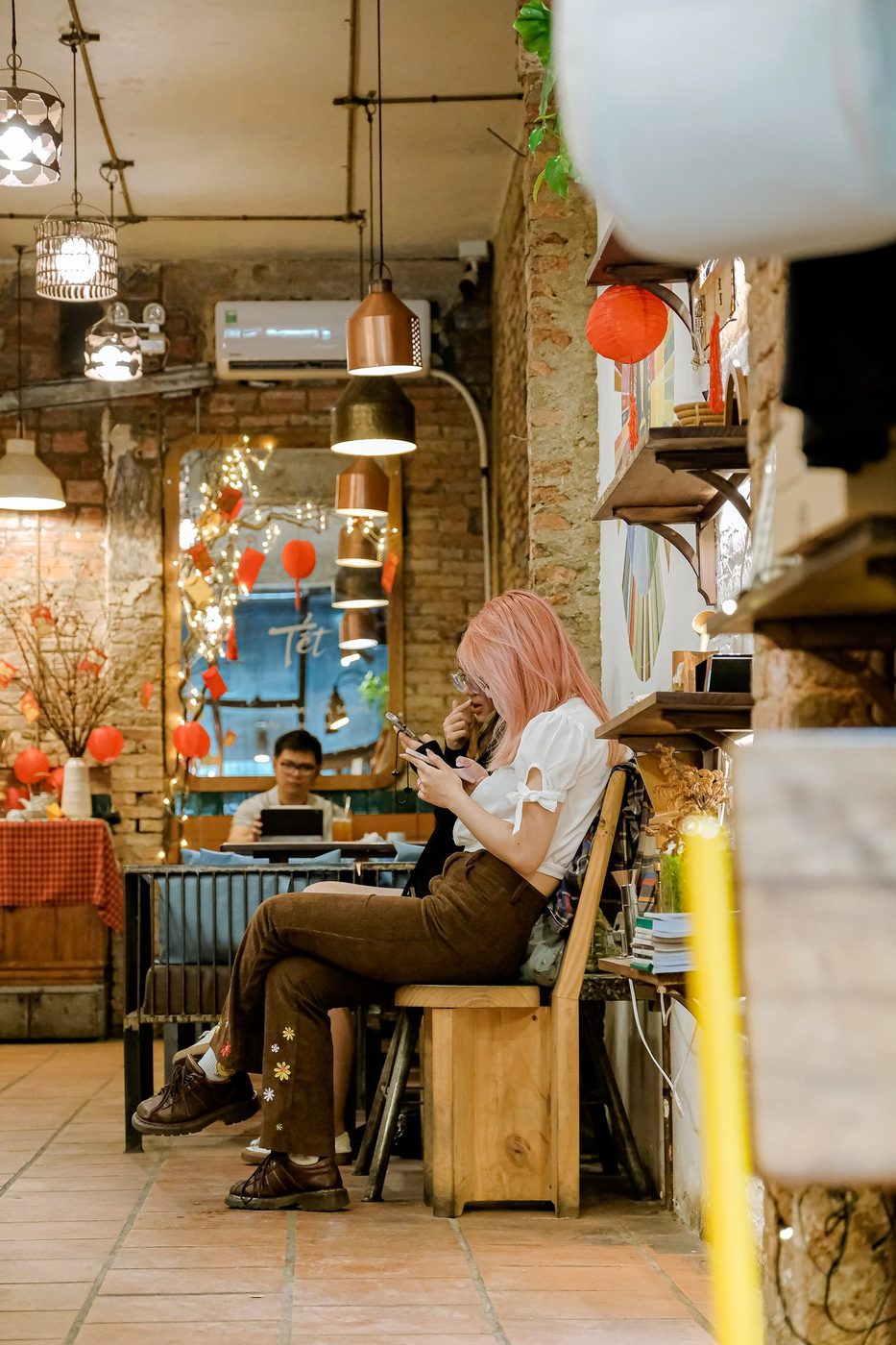 Tết 2023; gift sets, coffee tubes, chrysanthemum decor, red apron barista