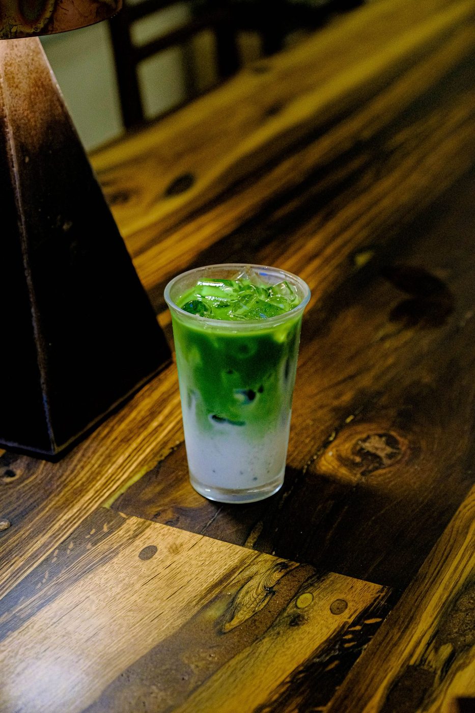 Autumn apple-cinnamon drinks; crème brûlée coffee, crystal glass